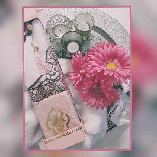 Geschenkbox 4 teiliges Set mit Quran, Gebetsteppich, Tesbih und Kopftuch Rosa