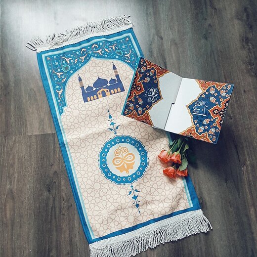 Liebevoller und hochwertiger Kindergebtsteppich mit schönen Ornamenten und Moscheedesign