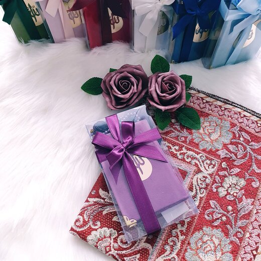 Geschenkbox Samtstoffquran mit Tulpendesign und Perlentesbih Lila