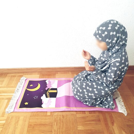 Liebevoller und hochwertiger Kindergebtsteppich mit Kaabamotiv  95 x 43 cm