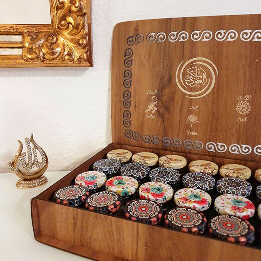 24 Flaschen Hochwertiger Luxuriöser Bakhoor Oud in Edlem Holzbehälter: Exquisite Islamische Düfte für Harmonie und Eleganz